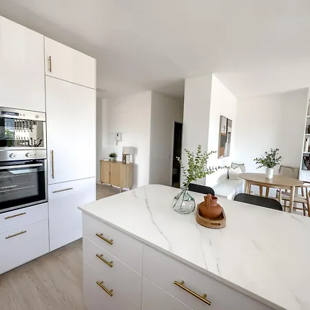 Charming New 1br Oasis Near Апартаменти