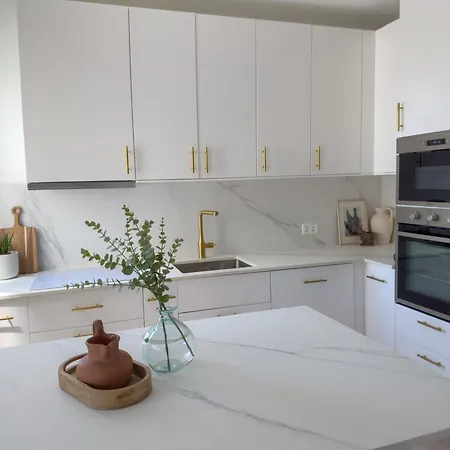 Апартаменти Charming New 1br Oasis Near *