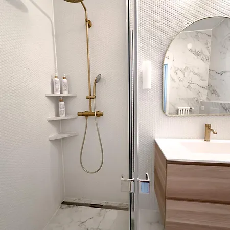 Апартаменти Charming New 1br Oasis Near