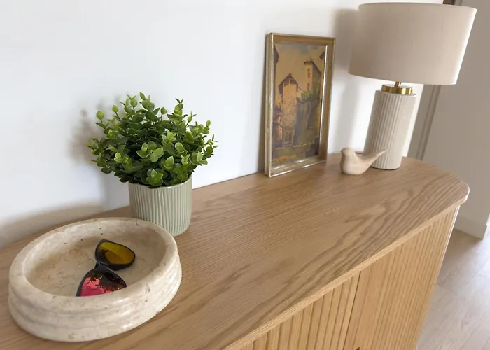 Charming New 1br Oasis Near アパート ルガーノ